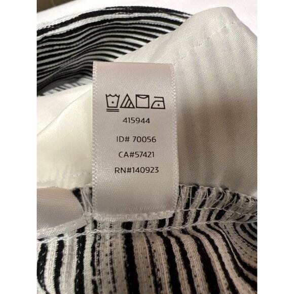 Ann Taylor Loft The Riviera Short Button Detail Blue Stripe Shorts Women's 2 - Picture 9 of 10